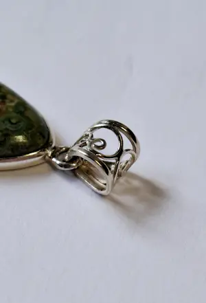 Nieuw Zilveren Hanger met Rhyoliet oftewel regenwoud jaspi kopen? Bied vanaf 30!