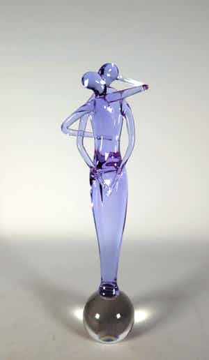 Niet of onleesbaar gesigneerd - Glas, Zoenend paar verkocht voor € 10!