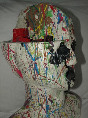 Niet of onleesbaar gesigneerd - Beeld van beton , ‘Hoofd met open schedelhelft’ - beschilderd kopen? Bied vanaf 1!