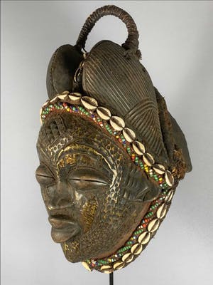 Pumu - Tribal used Old African female Bronze mask from the Punu with Cap - Gabon. kopen? Bied vanaf 125!