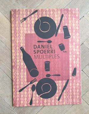 Daniel Spoerri - Die Hungrige Schildkröte - 2014 - Editie 50- Gesigneerd op achterzijde kopen? Bied vanaf 695!