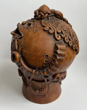 Niet of onleesbaar gesigneerd - Kunst aardewerken fantasie figuur - Volkskunst kopen? Bied vanaf 1!