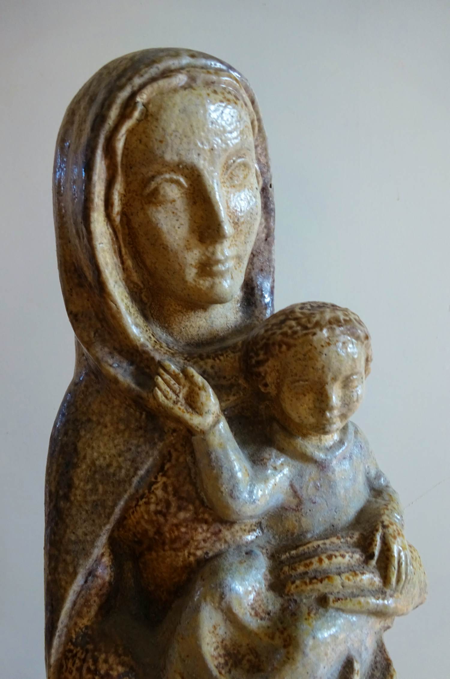 Albert Meertens - Maria en kind in steengoed met zoutkristallen- Beesel Terraco verkocht voor € 275!