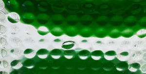 Niet of onleesbaar gesigneerd - Groene dubbelwandige glazen noppen vaas kopen? Bied vanaf 1!
