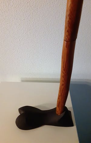 Coen Keer - 'Verwaaid', beeld van lindenhout kopen? Bied vanaf 50!