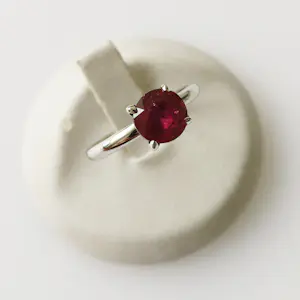 AcheterRobijn Solitaire Ring? Enchérissez de 600!