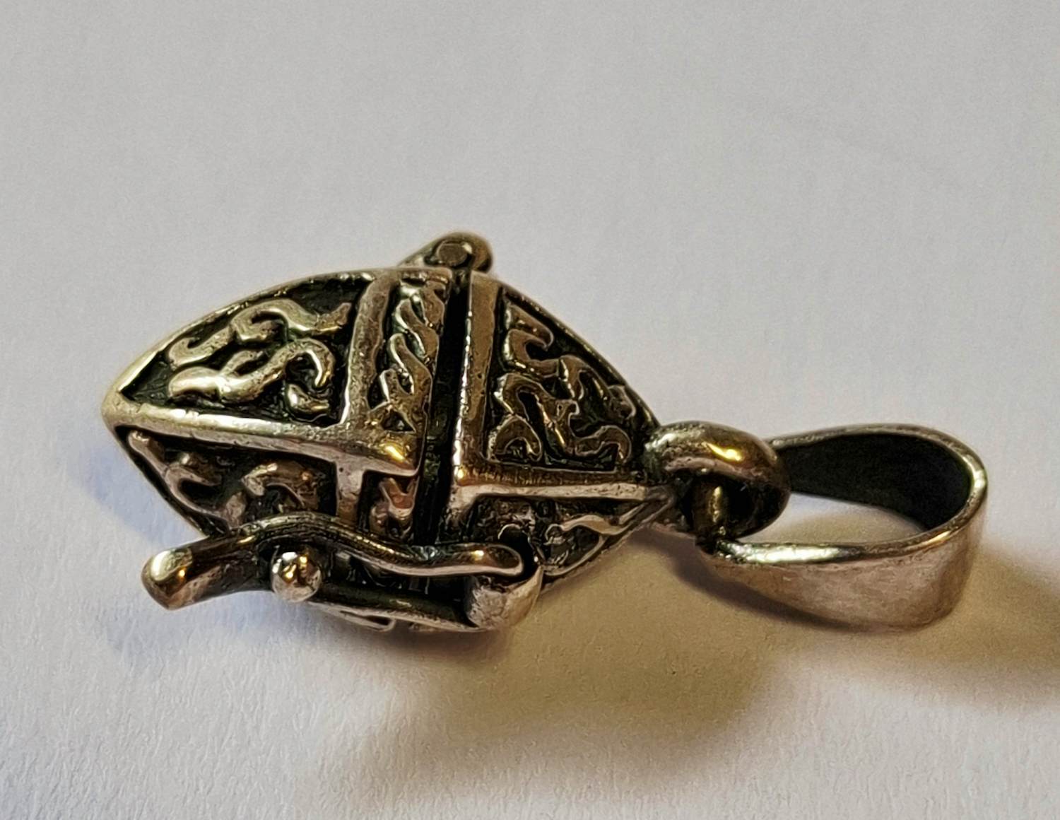 Vintage zilveren Nieuw mooi bewerkt gedenksieraad in markiesvorm. kopen? Bied vanaf 25!