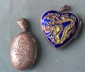 1e gehalte Zilver - twee zilveren vintage medaillons, hartvorm en ovaal kopen? Bied vanaf 10!