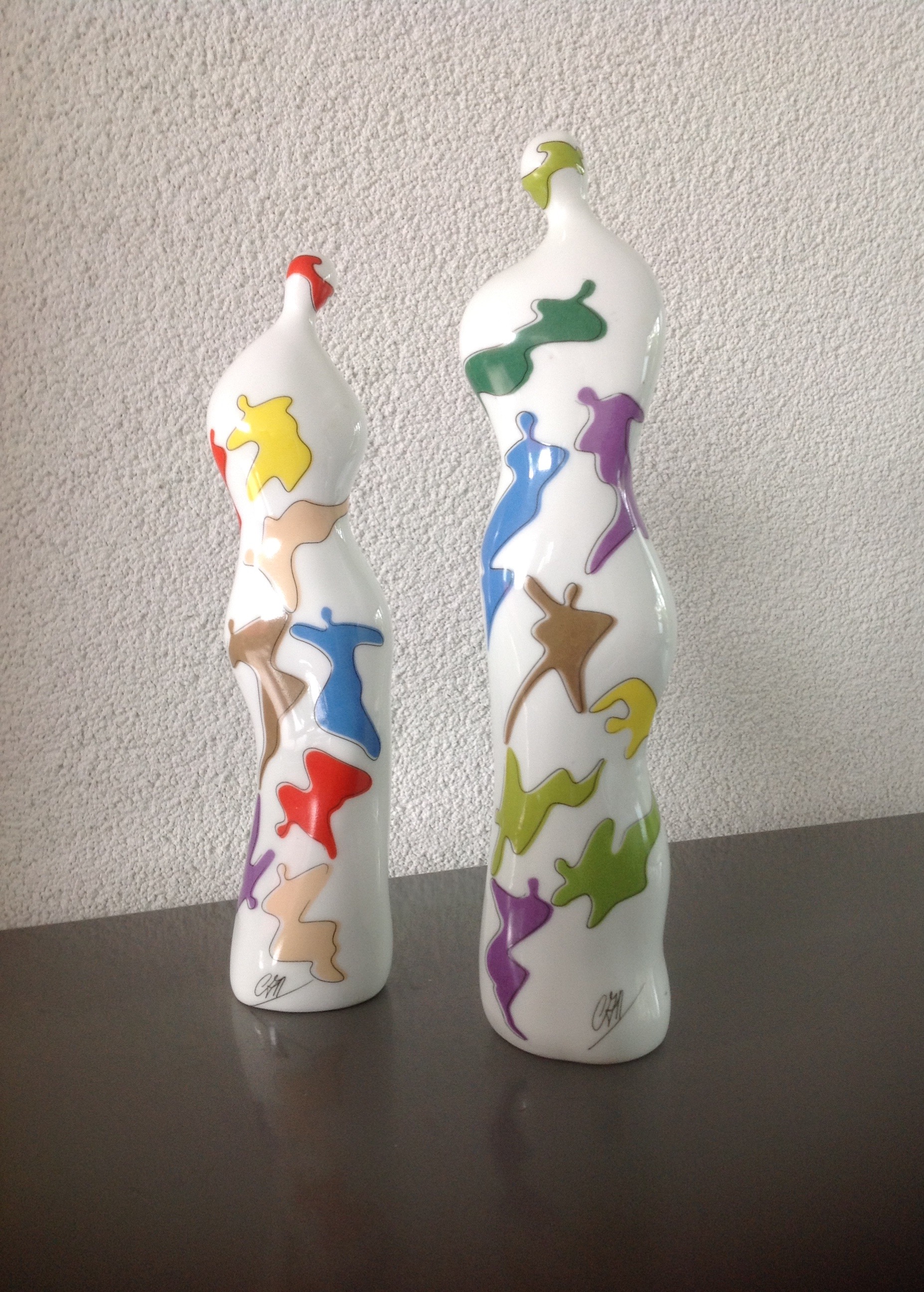 Corry Ammerlaan - Twee kleurige sculpturen van porselein. kopen? Bied vanaf 15!