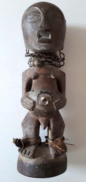 Niet of onleesbaar gesigneerd - SONGYE - Fetish beeld - Hout en ijzer verkocht voor € 10!