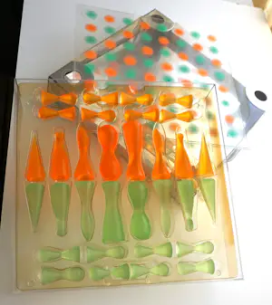 Karim Rashid - orange & green chess set by bozart kaufen? Bieten Sie von 300!