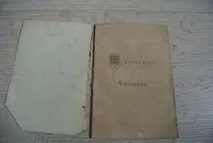 Niet of onleesbaar gesigneerd - Zestien Stadsgezichten & Brochure 'Herinnering aan Amsterdam' 1883 kopen? Bied vanaf 1!