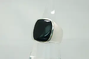 59- Massief 1e gehlt. zilveren heren ring met cabochon geslepen grote onyx steen kopen? Bied vanaf 20!