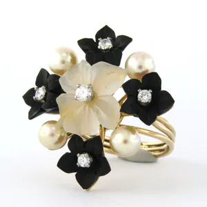 14k gouden ring bezet met bergkristal, parel, onyx en briljant geslepen diamant kopen? Bied vanaf 500!