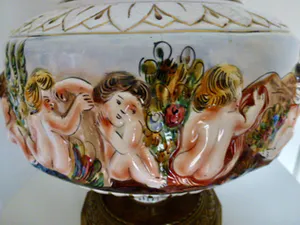 Real Fabbrica Capodimonte - Een mooie grote Italiaanse coupe op koperen voet. kopen? Bied vanaf 50!