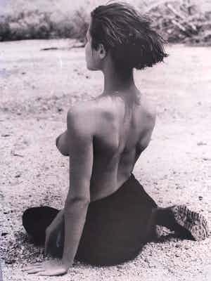 Niet of onleesbaar gesigneerd - Naakt op de rug gezien verkocht voor € 1!