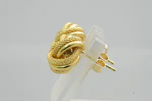 16-  Elegant paar 18krt gouden oorstekers model met fraai afgewerkte "knopen" kopen? Bied vanaf 140!