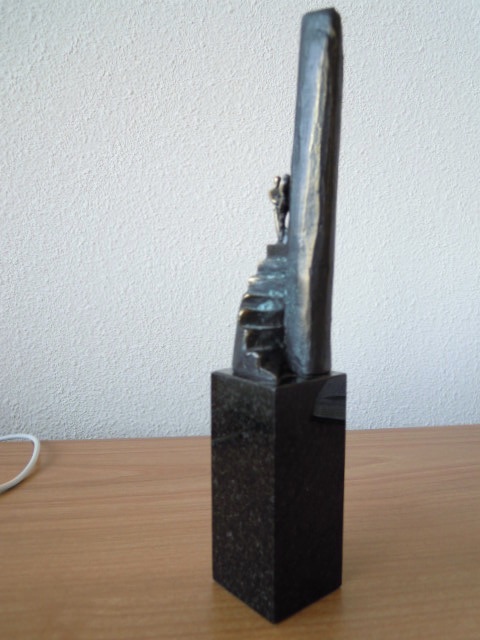 Corry Ammerlaan - Gesigneerd bronzen beeld titel - "SAMEN VERDER " kopen? Bied vanaf 45!