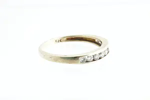 91 - Elegante 9 krt bwgg goud & diamanten (0.40ct) rij- ring kopen? Bied vanaf 170!
