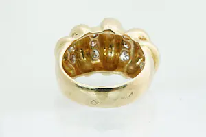 41 - 18 karaat geel gouden diamanten ring gezet met ca 0.90 crt briljant kopen? Bied vanaf 750!