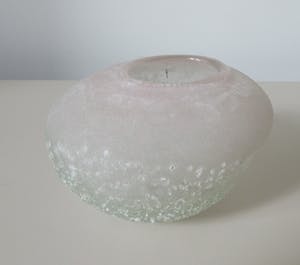 Niet of onleesbaar gesigneerd - Studio glazen vaasje kopen? Bied vanaf 1!