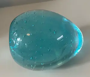 Niet of onleesbaar gesigneerd - Studio glazen presse papier ei-vorm gesigneerd Wils - 2004 kopen? Bied vanaf 1!