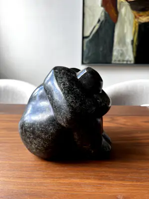 Ati Emmerik - bronzen sculptuur - Niemand mag mijn tranen zien kopen? Bied vanaf 400!