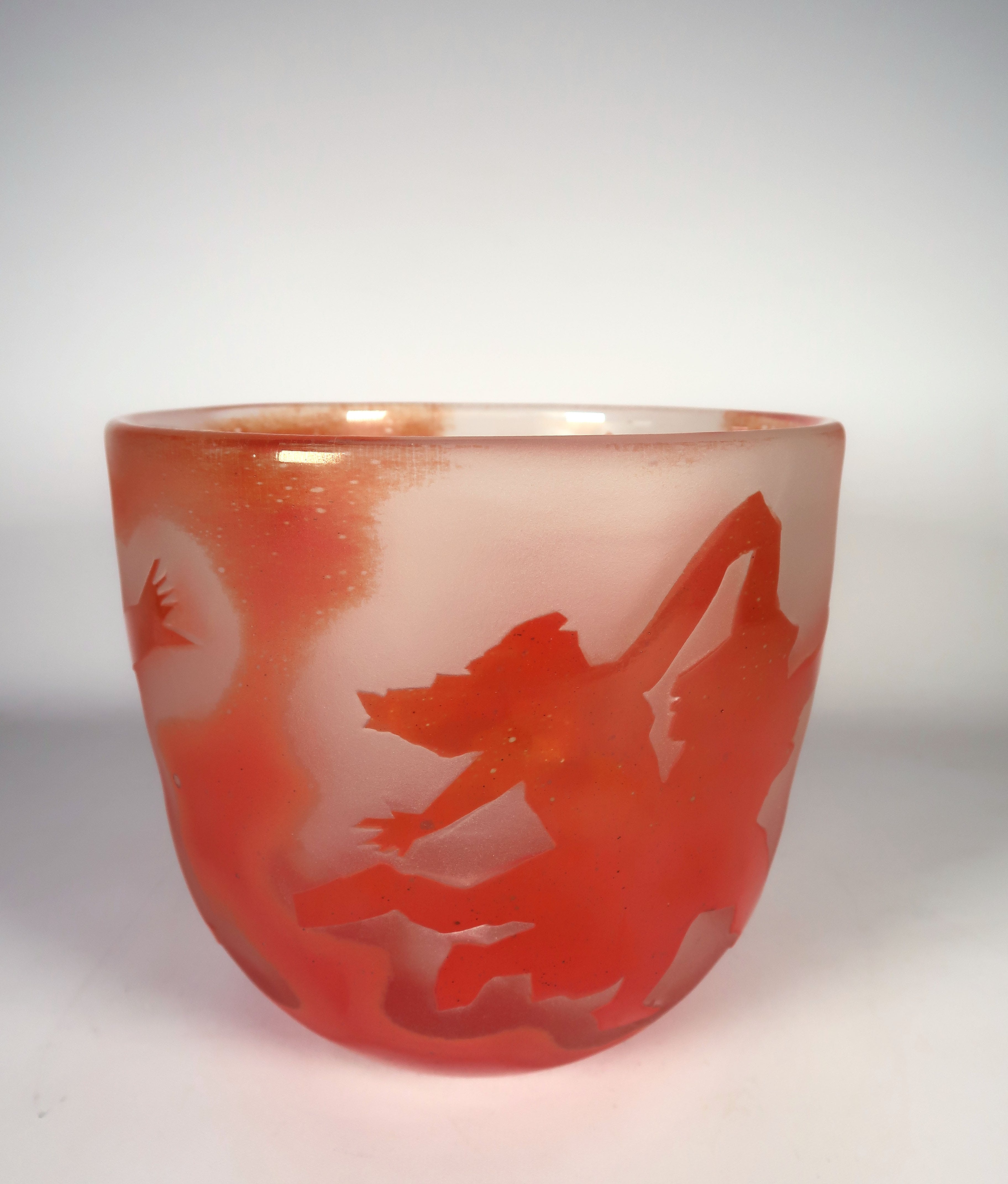 Ada Loumani - Glas, Pâte de verre oranje vaas met voorstelling van Picasso ''La Course'' kopen? Bied vanaf 100!