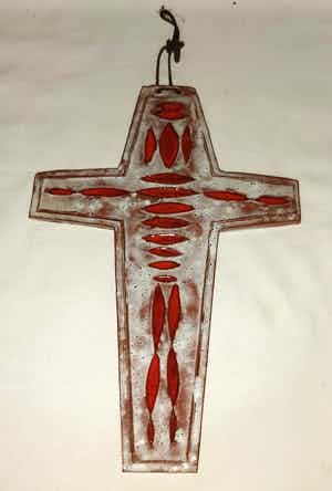 Niet of onleesbaar gesigneerd - Keramieken kruisbeeldje verkocht voor € 1!