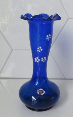 Niet of onleesbaar gesigneerd - Cobalt blauwe Boheems glazen kan en vaas kopen? Bied vanaf 10!