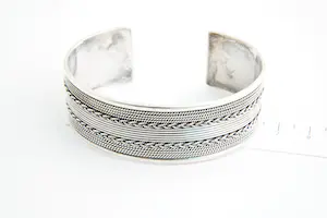 90- massief 1e gehlt zilveren open/klem  armband - bewerkt model kopen? Bied vanaf 60!