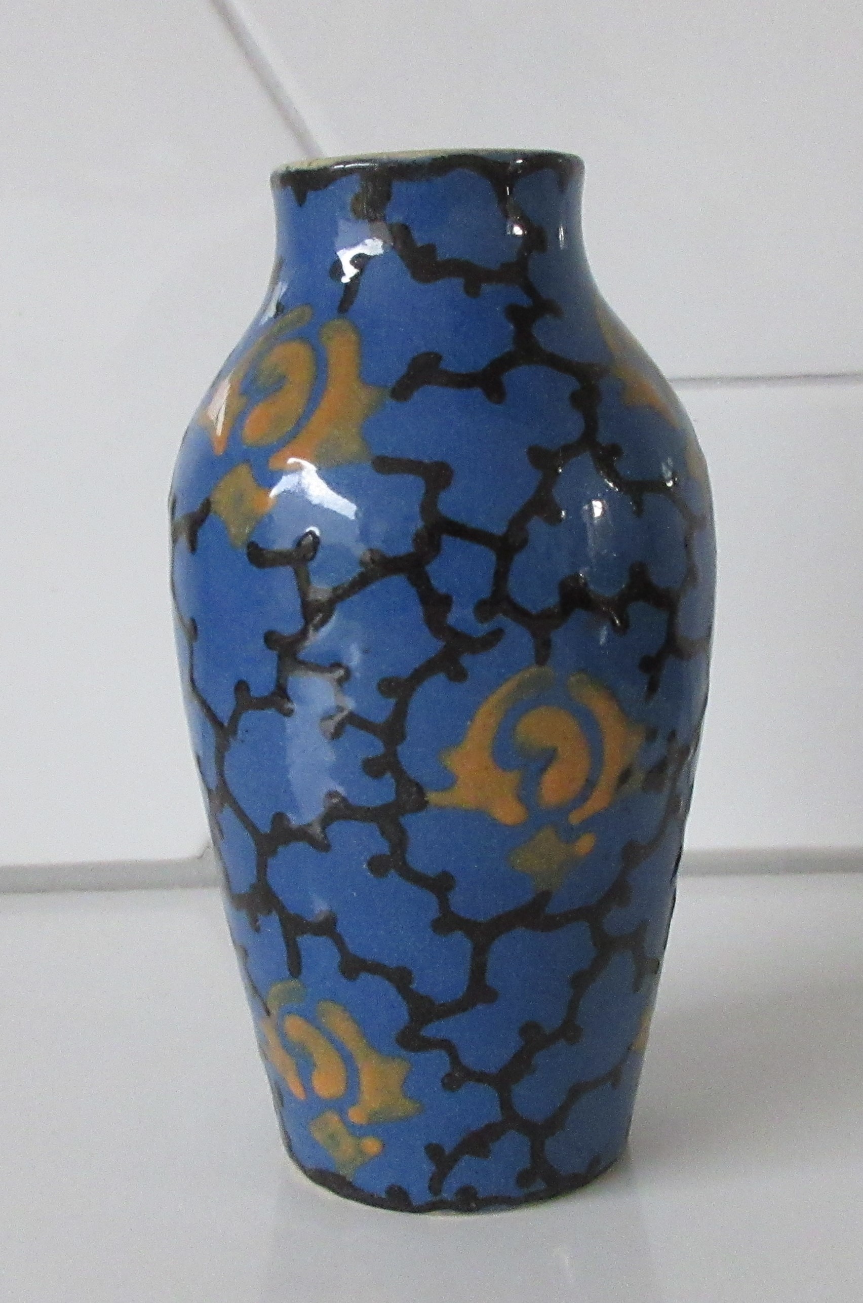 Niet of onleesbaar gesigneerd - Jugendstil Max Laueger stijl Duits hand beschilderd aardewerk vaasje kopen? Bied vanaf 1!