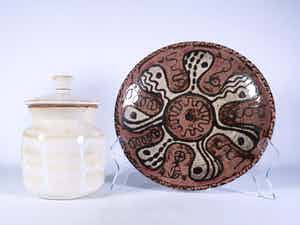 Dirk Hubers - Aardewerk, Dekselpot en schaal op voet verkocht voor € 80!