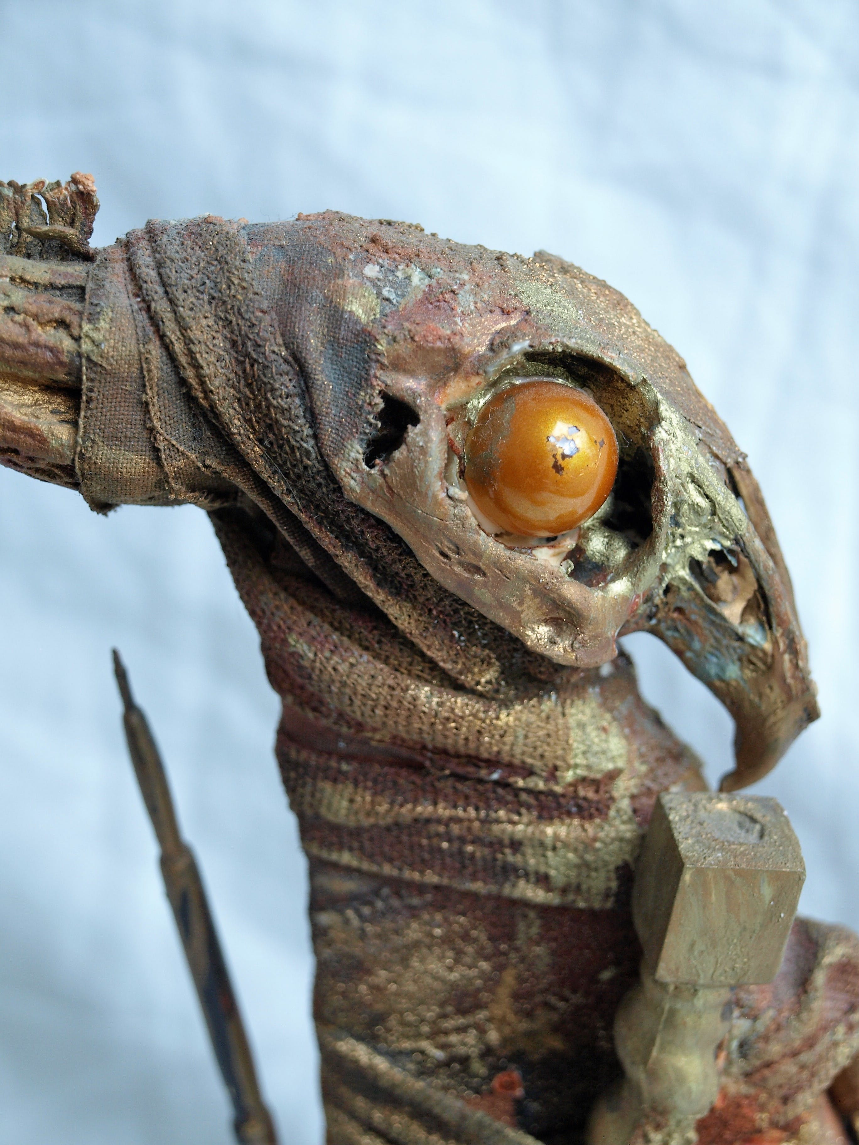 Niek Bruynzeel - Beeld , assemblage van gevonden materialen  kopen? Bied vanaf 60!