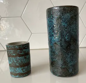 Pieter Groeneveldt - Twee blauwe kokervazen kopen? Bied vanaf 1!
