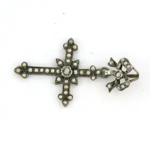 Zilveren kruishanger met steen parels - 6.0 gram kopen? Bied vanaf 50!