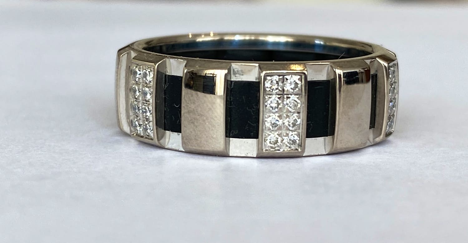 AcheterChaumet 18 kt witgouden diamanten Class One band Ring? Enchérissez de 1400!