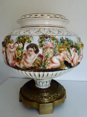 Real Fabbrica Capodimonte - Een mooie grote Italiaanse coupe op koperen voet. kopen? Bied vanaf 50!