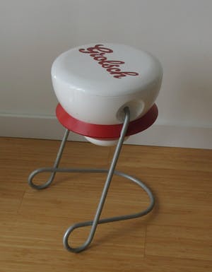 Niet of onleesbaar gesigneerd - De beroemde Grolsch kruk in de vorm van een beugeldop kopen? Bied vanaf 10!