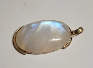 Nieuwe  925 zilveren hanger met prachtige regenboog maansteen kopen? Bied vanaf 55!