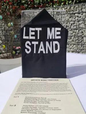 Jenny Holzer - LET ME STAND – BANDANA kopen? Bied vanaf 100!