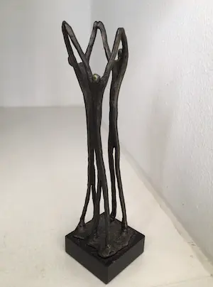 Corry Ammerlaan - Sculptuur “ GEBUNDELDE SAMENWERKING “. Gesigneerd kopen? Bied vanaf 1!