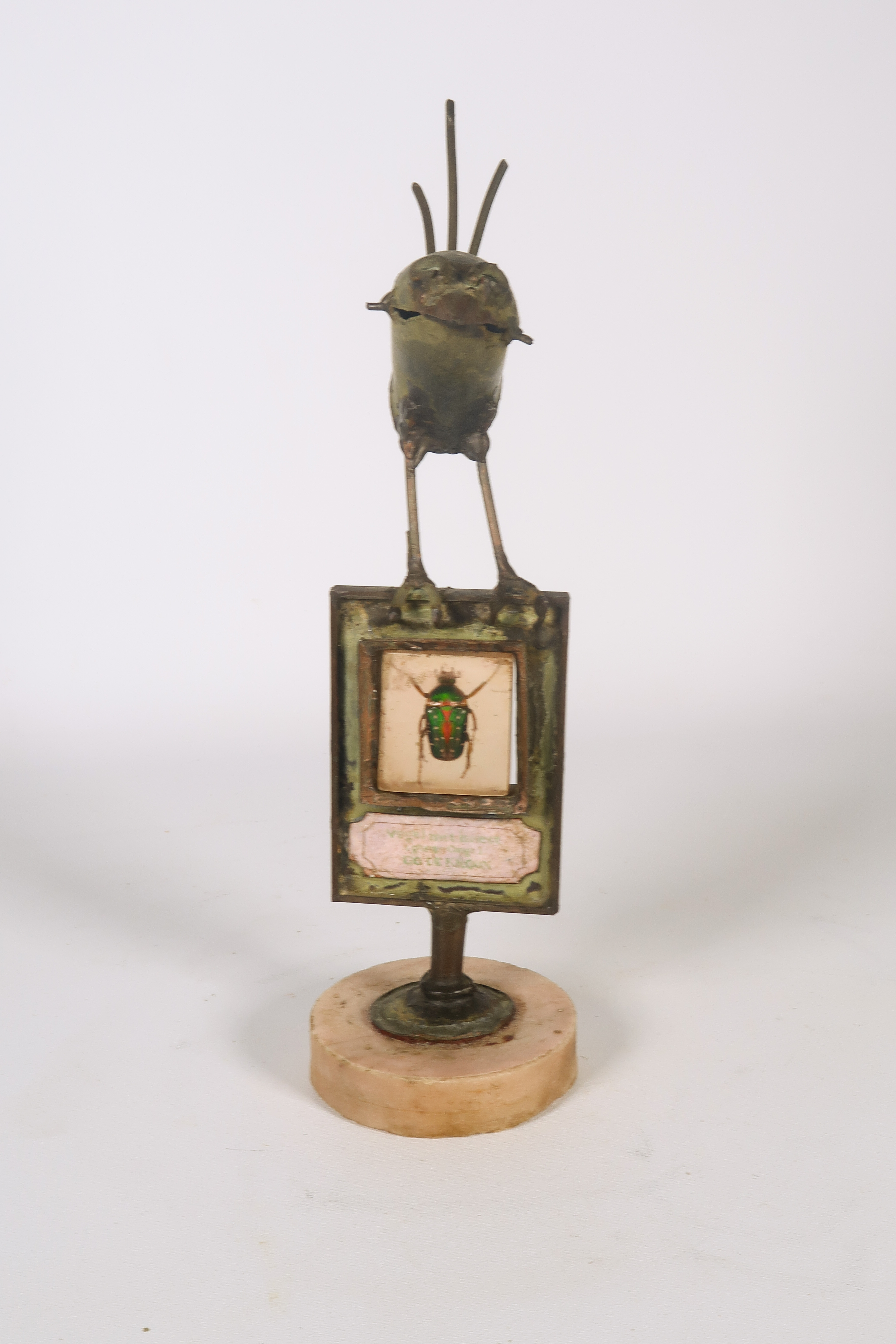 Go de Kroon - Metalen sculptuur met vogelfiguur en kever gegoten in epoxyhars verkocht voor € 350!