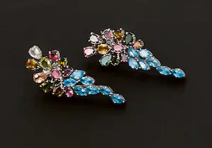 Vintage oorhangers met 36 gefacetteerde toermalijnen en topazen kopen? Bied vanaf 230!