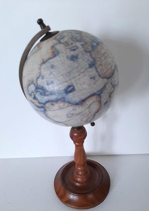 Niet of onleesbaar gesigneerd - Globe-Wereldbol kopen? Bied vanaf 1!