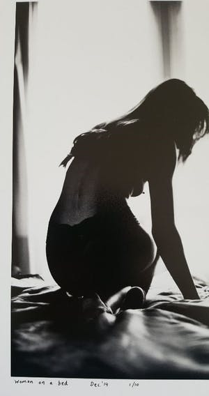 Erik Gigengack - 'woman on a bed', foto met beperkte oplage. kopen? Bied vanaf 35!