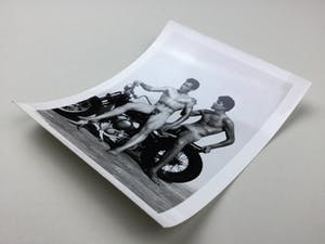 Robert Mizer - Models posing on motorbike kopen? Bied vanaf 100!