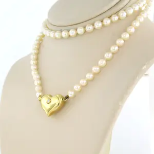 18k gouden hartvormslot bezet met single cut geslepen diamant aan parel collier kopen? Bied vanaf 185!