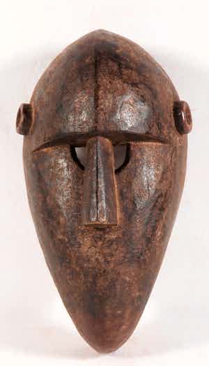 Wobe - Oorlogsmasker met een mond gesneden als de snavel van een neushoornvogel verkocht voor € 1!