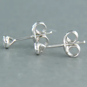 14k wit gouden solitair oorknoppen met briljant geslepen diamant tot. 0,20ct kopen? Bied vanaf 240!